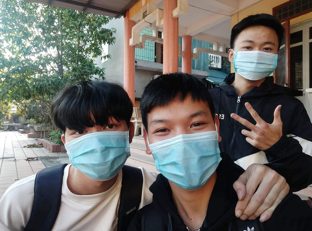 Lớp cấp 3 tại Hải Dương đón Tết trong khu cách ly: Đêm 30, nhiều bạn mếu máo nhớ nhà nhưng rồi mọi chuyện cũng sẽ qua!-15