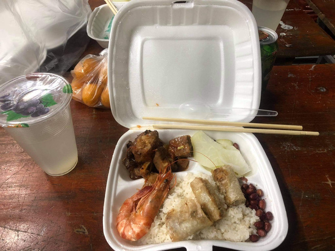 Lớp cấp 3 tại Hải Dương đón Tết trong khu cách ly: Đêm 30, nhiều bạn mếu máo nhớ nhà nhưng rồi mọi chuyện cũng sẽ qua!-7