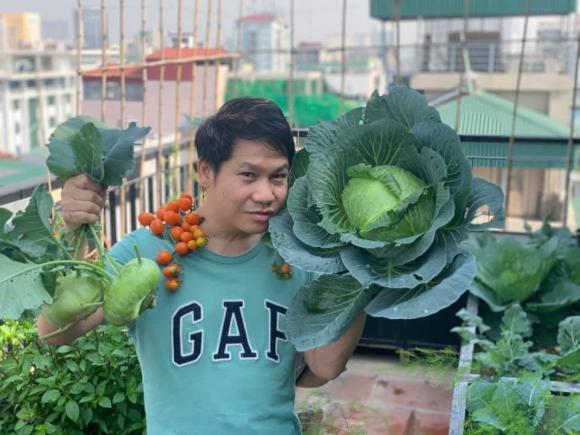 Ca sĩ Trọng Tấn và con gái thu hoạch rau trồng trên tầng thượng-7