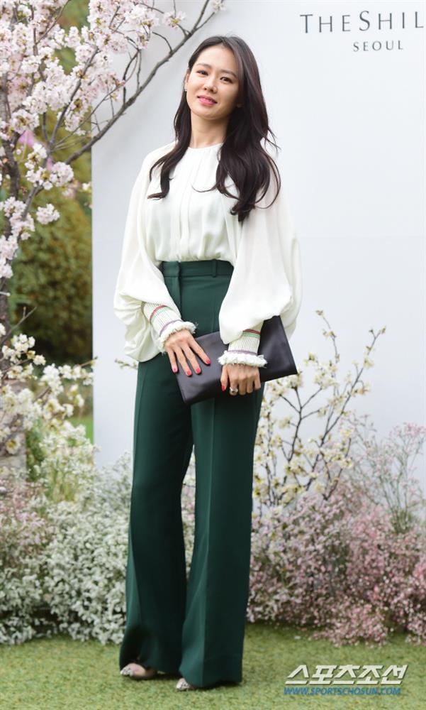 Quần ống rộng phổ biến như thế mà Son Ye Jin rất hiếm khi mặc, và đây chính là lý do-5