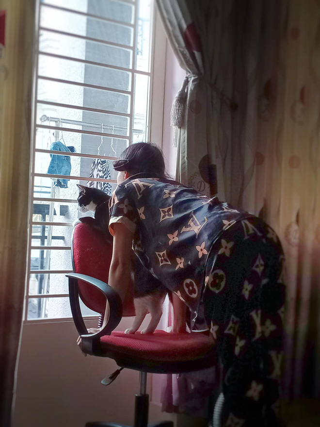 Mẹ bảo giữ lại đồ hồi bé cho cháu mặc lấy vía, cô gái tím mặt khi biết danh tính đứa con bất đắc dĩ-3