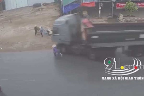 Clip: Phanh gấp, đánh lái cực 