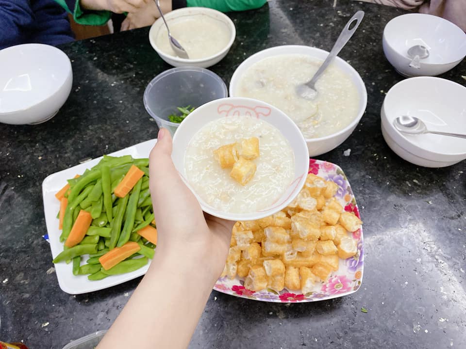 Gà luộc còn thừa cứ nấu cháo theo cách này, vừa nhanh lại thơm ngon bất bại-1