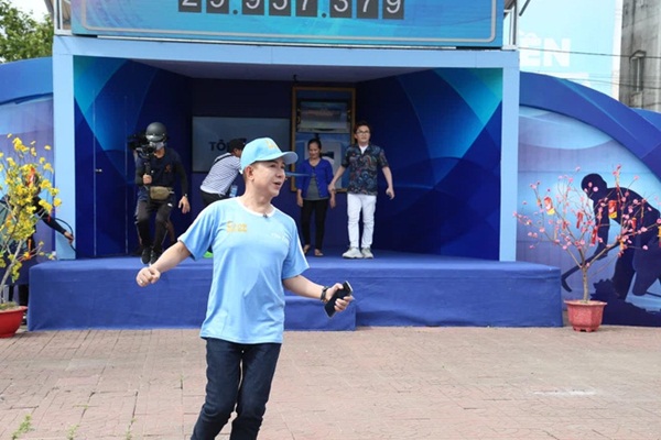 Long Nhật: Tôi đi diễn cực khổ, phải vật lộn hết tỉnh nọ tới tỉnh kia-1