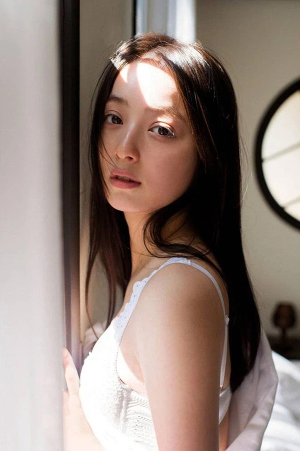 Ngoại tình 182 người, chồng sao Nhật đẹp nhất bị đuổi khỏi showbiz, phải mưu sinh ở chợ cá?-4