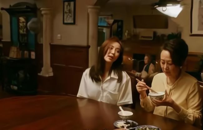 Dốc lòng dốc sức vì một câu coi con như con gái ruột của mẹ chồng, nàng dâu nhận được phần thưởng bất ngờ trên bản di chúc-2