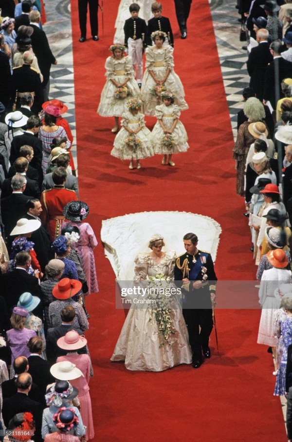 15 bức ảnh không thể quên của Công nương Diana suốt 15 năm chôn chân trong hôn nhân bi kịch: Hạnh phúc chẳng mấy mà sao khổ đau chất đầy?-3