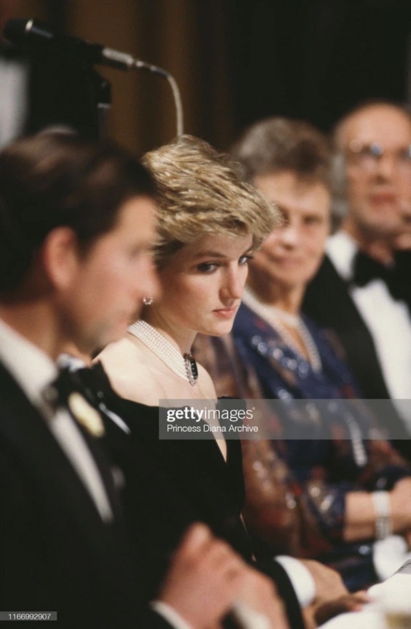 15 bức ảnh không thể quên của Công nương Diana suốt 15 năm chôn chân trong hôn nhân bi kịch: Hạnh phúc chẳng mấy mà sao khổ đau chất đầy?-10