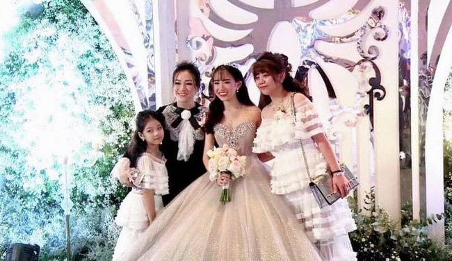 Chưa hoàn tất thủ tục ly hôn nên bà cả” cùng bà 2” của đại gia Minh Nhựa vẫn luôn có cách hành xử này để gia đình các bên đều được sóng yên biển lặng”-6