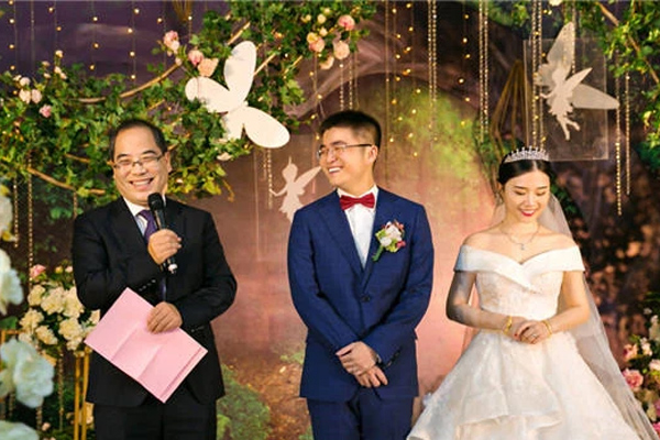 Nhờ bạn thân làm phù dâu, cô dâu đau lòng nhìn đối phương tỏ tình với chú rể giữa lễ đường, phản ứng của nam chính khiến ai cũng thở phào-1