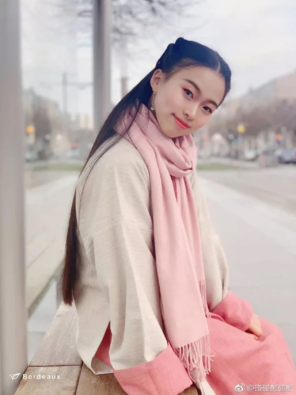 Tiên nữ hạ phàm đánh đàn trên bờ biển, đường phố khiến người dân kinh ngạc là ai?-6