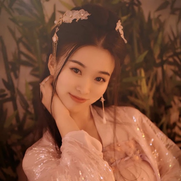 Tiên nữ hạ phàm đánh đàn trên bờ biển, đường phố khiến người dân kinh ngạc là ai?-9