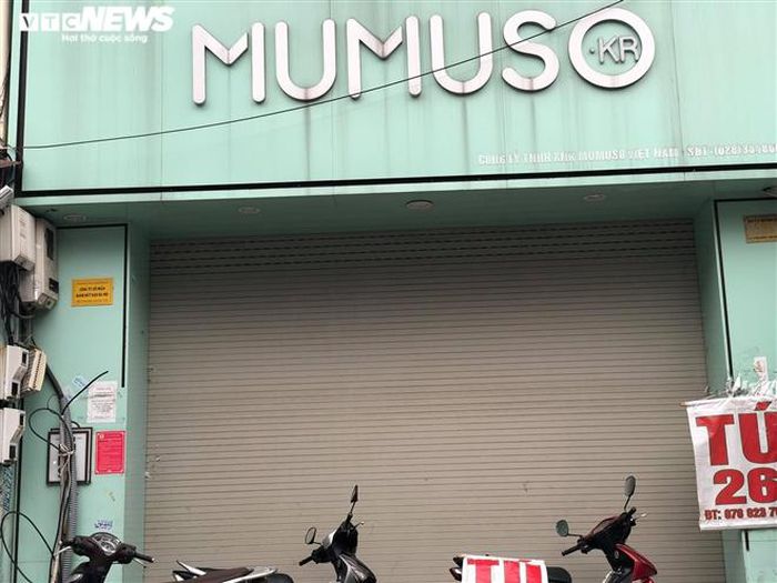 Hàng quán phố cổ Hà Nội nghỉ Tết kéo dài, khách sạn rao bán la liệt bằng tờ rơi-15