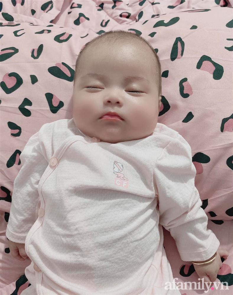 Bé gái Kiên Giang sinh non gầy guộc, da đen nhẻm, nhăn nheo như chú khỉ con, nhưng chỉ hơn 2 tháng sau nhìn bé ai cũng ngỡ ngàng-10