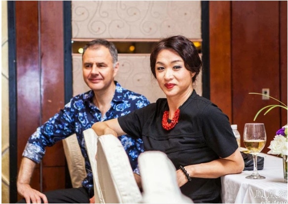 Con trai của MC chuyển giới nổi tiếng đi học bị bạn trêu: Mẹ mày từng là đàn ông”, cậu bé đáp đúng 1 câu khiến cả lớp im bặt-1