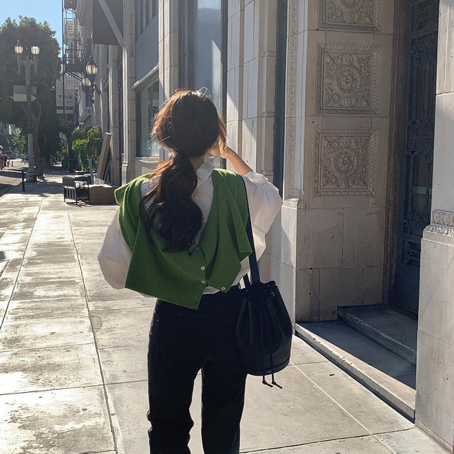 Trời xuân ấm áp, diện sơ mi theo 5 công thức ruột” của gái Hàn là đảm bảo vừa xinh, vừa sang hết ý-12