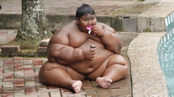Cậu bé béo nhất thế giới nặng gần 200kg gây choáng với ngoại hình mới chỉ sau 4 năm giảm cân, nhìn hình không ai dám tin là cùng một người-1