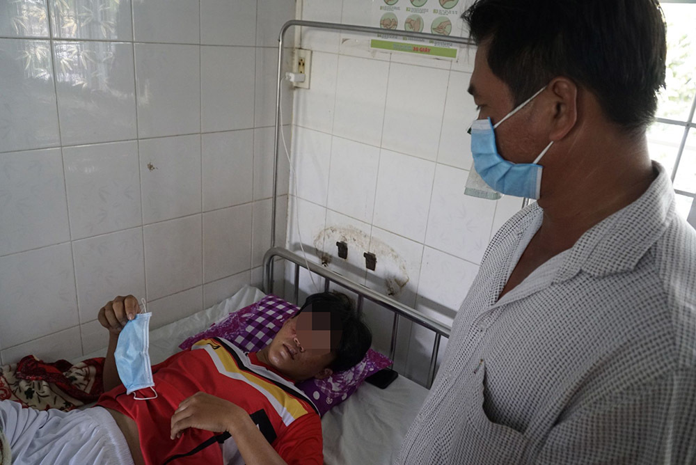 Diễn biến mới vụ người lạ vào tận trường lôi học sinh ra ngoài đánh-2