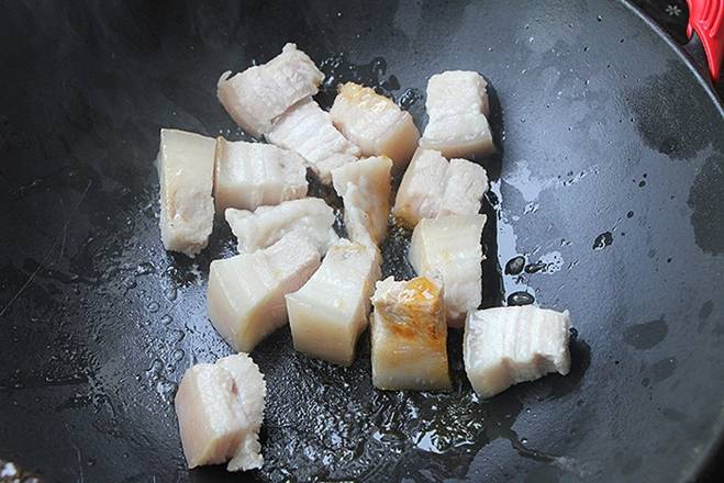 Cho thêm củ này món ba chỉ kho sẽ hấp dẫn hơn nhiều-4