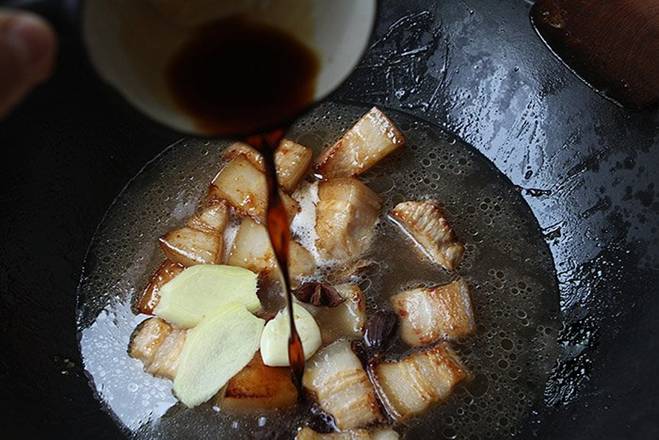 Cho thêm củ này món ba chỉ kho sẽ hấp dẫn hơn nhiều-5