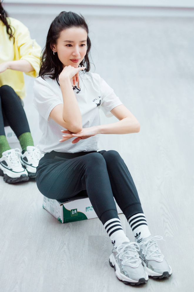 Đổng Khiết: Từ ngọc nữ thanh thuần đến trà xanh mưu mô hãm hại chồng cũ và cái kết không thể vực dậy nổi trong Cbiz-12