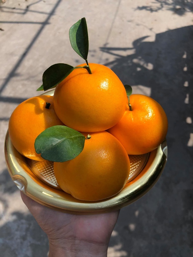 Nhìn tưởng quả quýt, ai ngờ lại là loại bánh hốt bạc cúng Rằm tháng Giêng-2