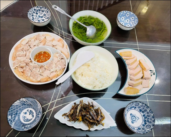 Sau Tết, Vân Hugo khéo vào bếp trổ tài làm món ốc om chuối đậu chuẩn vị Bắc, vừa ngon lại giải ngán&nbsp;ai cũng mê-7