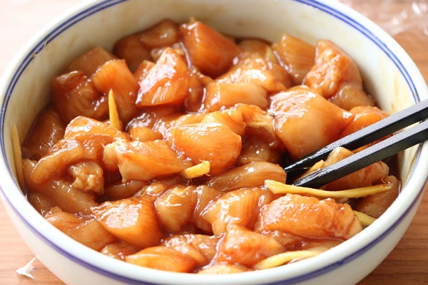 Ức gà làm theo cách này không sợ khô như rơm, cả người lớn trẻ nhỏ đều thích, ăn tốn cơm đến lạ-7