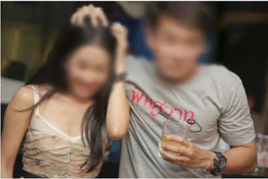 Biết tình cũ của chồng ỡm ờ 