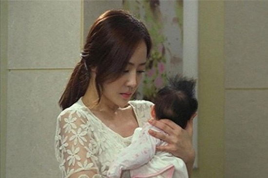 Chồng đi nước ngoài 3 năm vợ ở nhà có bầu với người khác, nhưng lúc đứa bé chào đời lại giống hệt anh