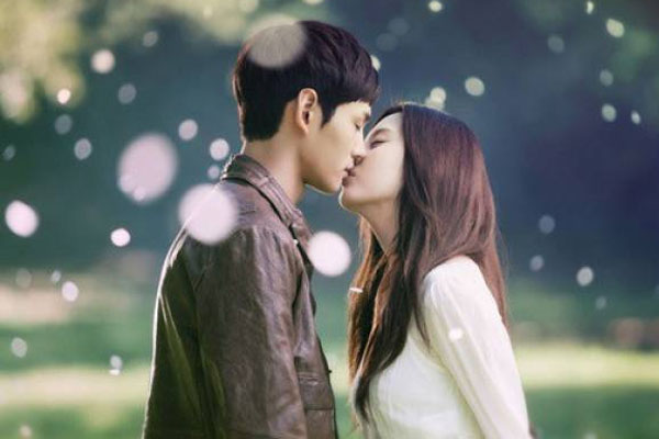 Tưởng mình là mối tình đầu vì bạn trai hôn còn run run, cô gái cay cú khi bạn người yêu bật mí em là mối tình thứ 6 rồi”-2