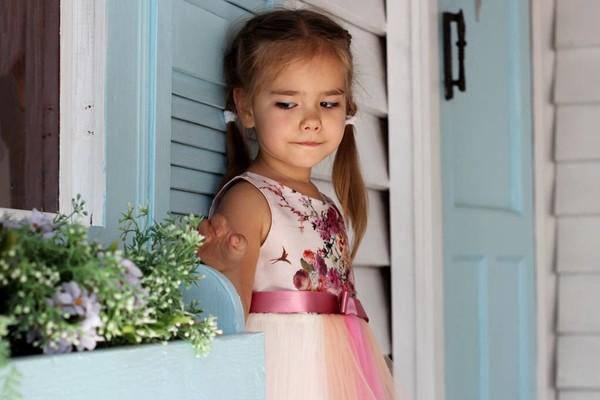 Bé gái 7 tuổi bị bạn bè tẩy chay vì mặc đồ&nbsp;sang chảnh, người mẹ bừng tỉnh&nbsp;sở thích của mình đã tổn hại đến con-6