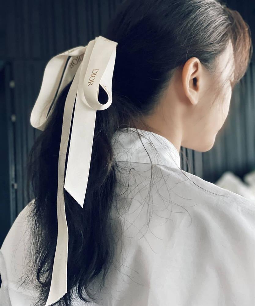 Mỹ nhân Việt có đến 4 kiểu tóc buộc thấp tuyệt xinh, diện đi làm hay đi chơi đều xịn đẹp ngây ngất-11