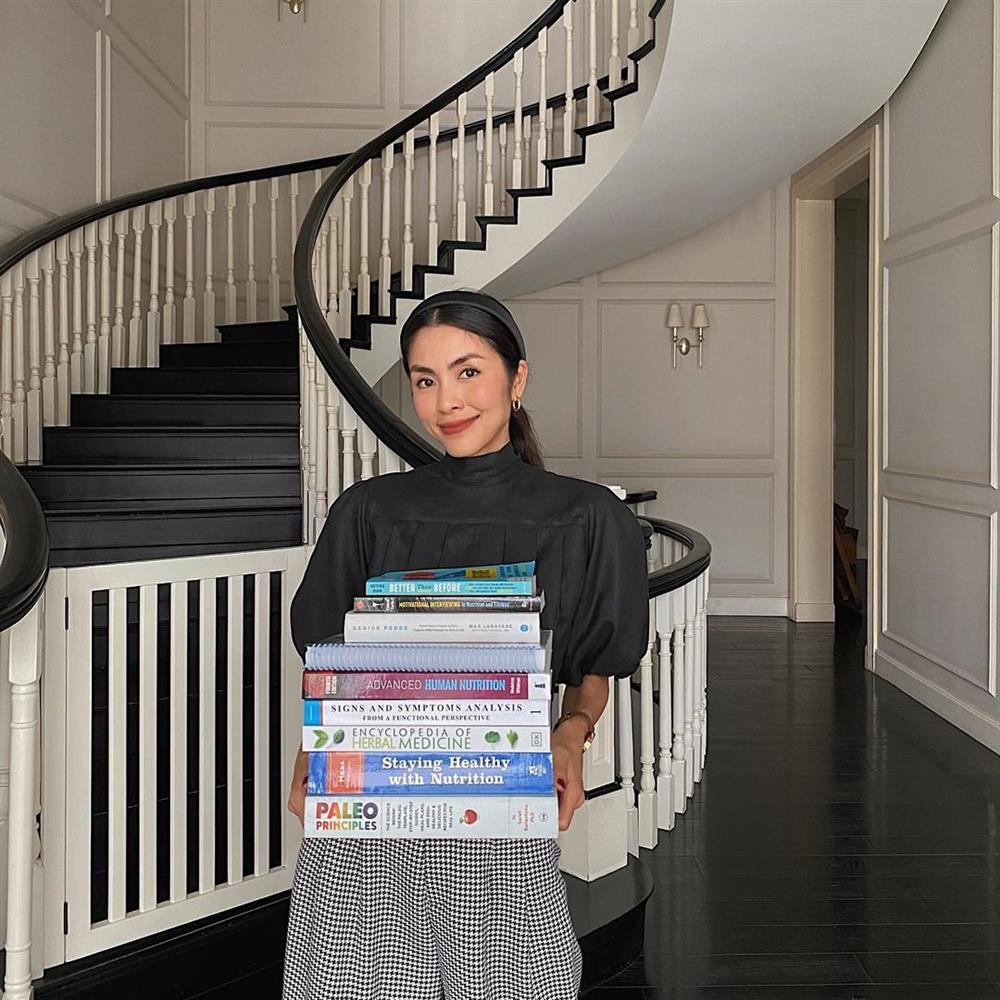 Mỹ nhân Việt có đến 4 kiểu tóc buộc thấp tuyệt xinh, diện đi làm hay đi chơi đều xịn đẹp ngây ngất-12