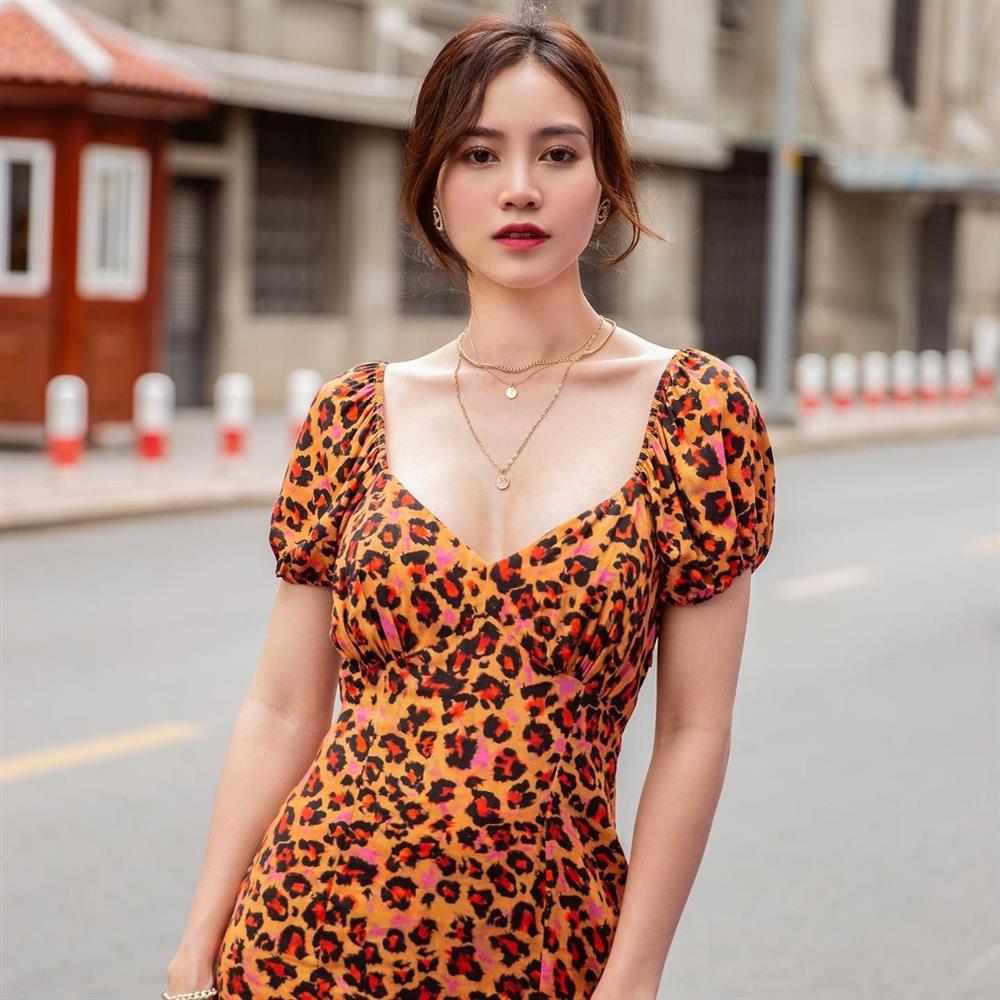 Mỹ nhân Việt có đến 4 kiểu tóc buộc thấp tuyệt xinh, diện đi làm hay đi chơi đều xịn đẹp ngây ngất-4