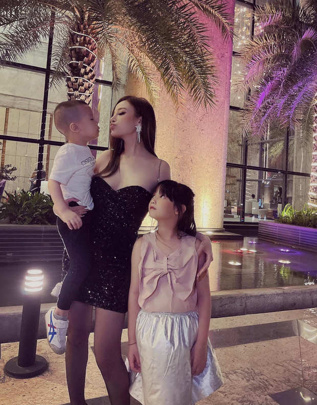 Huyền Baby đăng tút khẳng định vị trí nóc nhà đầy quyền lực, tiện thể thấy luôn con chị đẹp đã lớn quá rồi-1