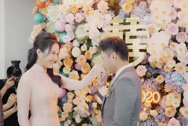 TGĐ Phan Thành công khai toàn bộ lễ ăn hỏi bí mật: Dàn siêu xe trăm tỷ làm nên đẳng cấp, sính lễ xịn xò chuẩn hào môn!-9