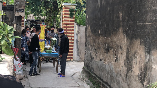 Quặn lòng đám tang của nữ sinh lớp 10 bị bạn trai bóp cổ đến chết, người thân ngã quỵ trên đường đưa tiễn-2