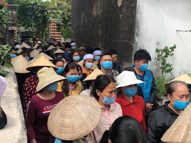 Quặn lòng đám tang của nữ sinh lớp 10 bị bạn trai bóp cổ đến chết, người thân ngã quỵ trên đường đưa tiễn-4