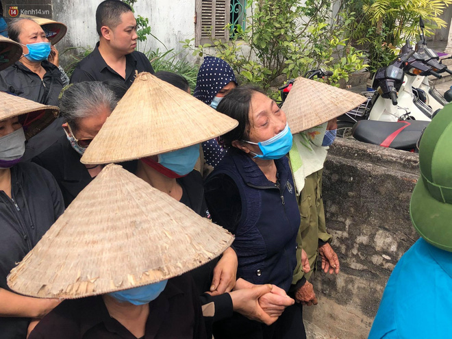 Quặn lòng đám tang của nữ sinh lớp 10 bị bạn trai bóp cổ đến chết, người thân ngã quỵ trên đường đưa tiễn-7