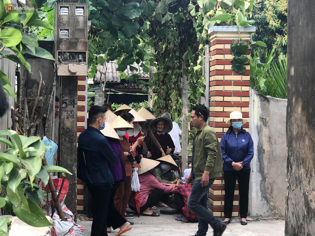 Quặn lòng đám tang của nữ sinh lớp 10 bị bạn trai bóp cổ đến chết, người thân ngã quỵ trên đường đưa tiễn-9