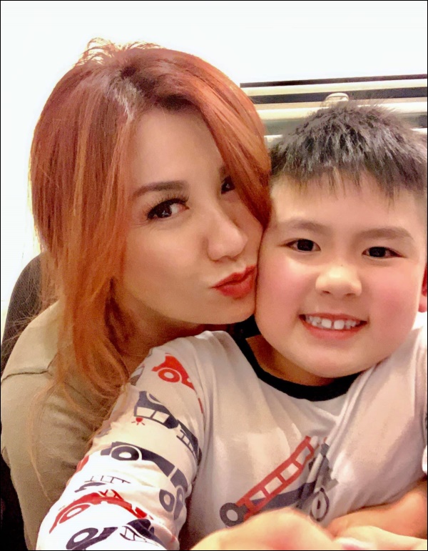 Vợ cũ Bằng Kiều dìm hàng cậu út ngủ gật khi học online, tình trạng chung khiến nhiều mẹ cũng lắc đầu, bó tay-4