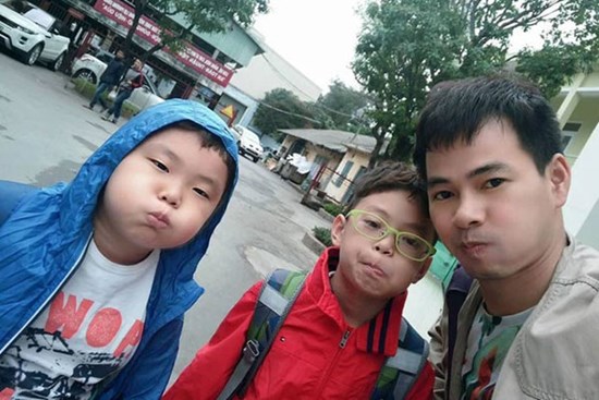 Nhận nhiệm vụ trông con sau giờ học online, Xuân Bắc dùng 1 tuyệt chiêu khiến các con... không có cửa buồn
