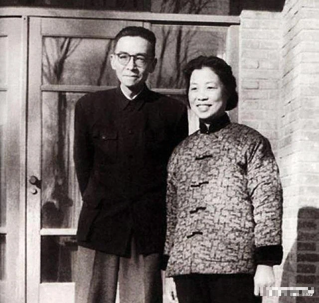 Bỏ chồng để cưới thầy giáo, người phụ nữ ngang nhiên xóa bỏ ảnh vợ cả” trong nhà thì nhận trọn cái tát lệch mặt, 4 chữ chồng mới nói ra cay đắng làm sao!-4