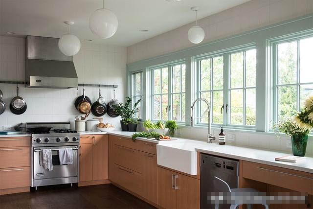 Trong nhà có phòng bếp kiểu hành lang, bạn đã nghĩ đến cách bố trí chưa?-2