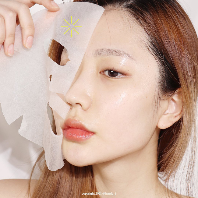 Sau khi nói chuyện với các chuyên gia, nàng BTV đã quyết định cạch mặt 5 sản phẩm có thể khiến da xấu đi trông thấy này-4