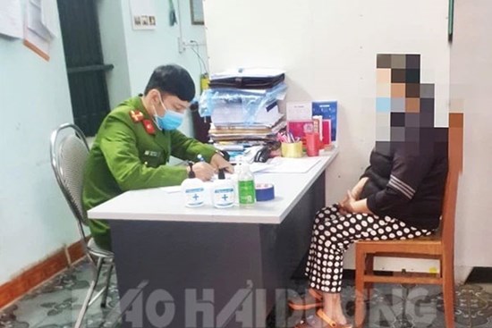 Cẩm Giàng: Một phụ nữ đi bán thịt lợn khi đang cách ly