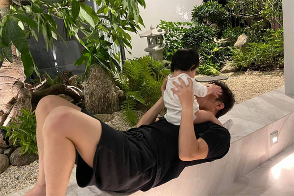 Đàm Thu Trang lộ rõ bụng bầu lần 2?-4