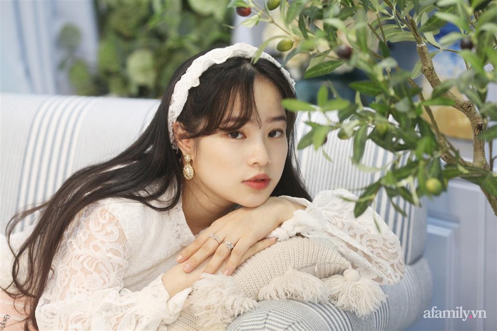 Căn bếp màu xanh yên bình, sang trọng với đủ thiết bị hiện đại của mẹ trẻ xinh đẹp Sài Thành-3