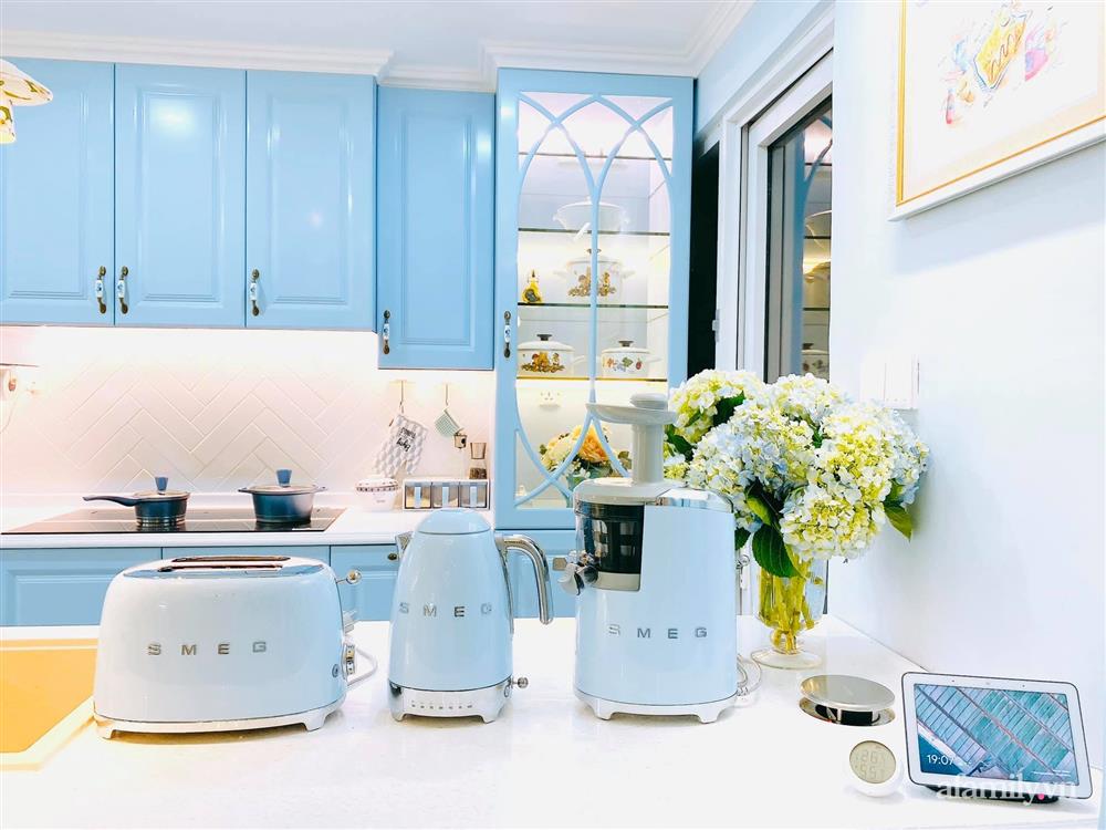 Căn bếp màu xanh yên bình, sang trọng với đủ thiết bị hiện đại của mẹ trẻ xinh đẹp Sài Thành-7